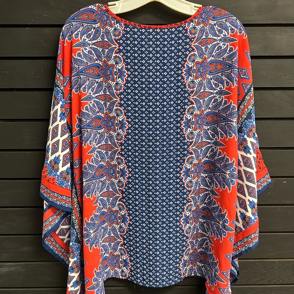 Belle by Kim Gravel Navy and Red Floral Top - Picture 6 of 6